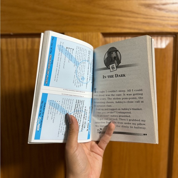 The New Adventures of Mary-Kate & Ashley Book Lot (4 Books) - Picture 6 of 10